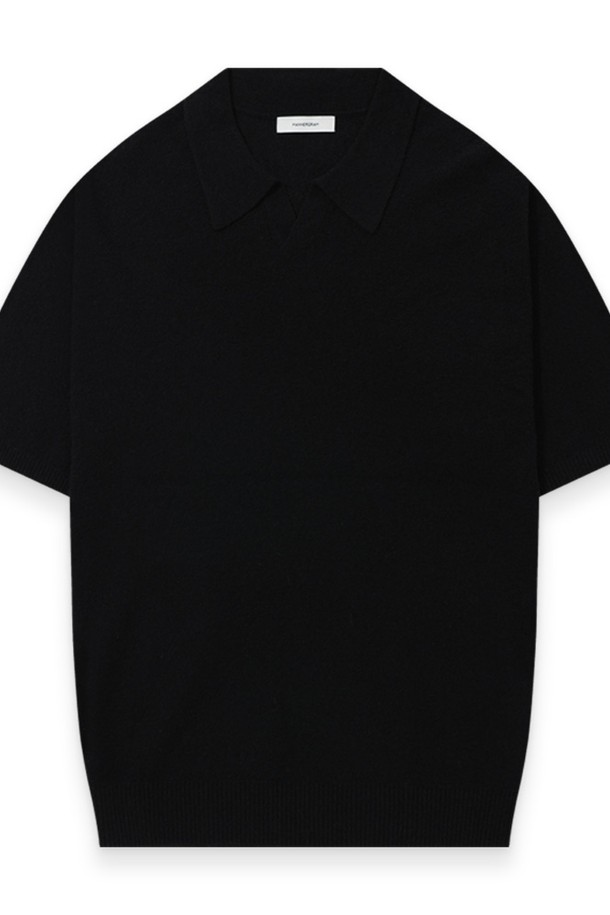 시슬로 부클레 오픈카라니트는 블랙, 그레이, 그린 색상으로 제공되는 공용 니트/스웨터입니다. 부드러운 촉감의 면, 나일론 혼방 소재를 사용하여 제작되었으며, 부클레 패턴과 오픈카라 디자인이 특징입니다. 친환경 재생 소재와 생분해성 CICLO 나일론을 혼방하여 제작되었고 신축성이 뛰어나 편안한 레귤러 핏을 제공하며 봄, 여름철 일상복으로 적합합니다.
