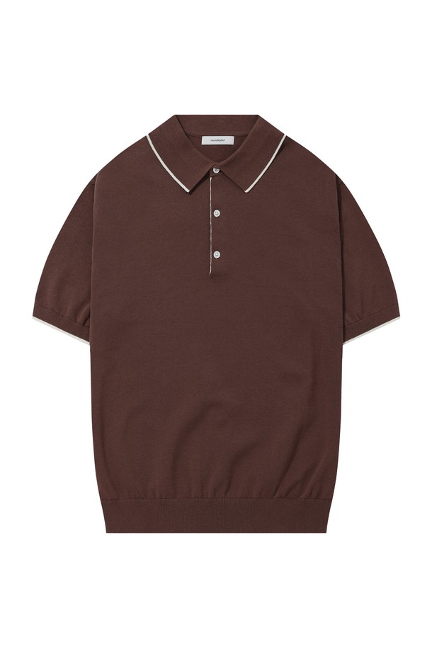 울트라파인 실켓 카라 니트_안티필링은 남녀 모두 착용 가능한 사계절용 상의입니다. 베이직하고 미니멀한 스타일로, 출근룩과 데이트룩에 모두 잘 어울립니다. 부드러운 촉감의 면 소재로 제작되었으며, 레귤러핏의 반소매 카라넥 디자인입니다. 블랙, 네이비, 브라운, 그레이, 그린, 스카이, 라이트베이지 7가지 컬러로 출시되었습니다. 심리스 구조, 니트 마감 처리, 천연 자개 버튼, 필링 방지 처리, 마이크로파이버 표면, UV 차단 및 통기성 기능까지 갖춘 실용적인 아이템입니다.
