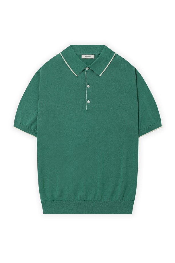 울트라파인 실켓 카라 니트_안티필링은 여성 및 남성 모두 착용 가능한 베이직 스타일의 반소매 카라넥 니트입니다. 봄, 여름 시즌에 적합하며, 레귤러핏으로 편안한 착용감을 선사합니다. 블랙, 네이비, 브라운, 그레이, 그린, 스카이, 라이트 베이지 7가지 다채로운 컬러로 만나보세요. 부드러운 촉감의 면 소재로 제작되었으며, 일상, 데이트룩, 카페룩, 출근룩 등 다양한 TPO에 활용 가능합니다. UV 차단 기능과 함께 천연 자개 버튼, 무봉제 구조, 안티필링 처리, 마이크로파이버 표면, 수분 흡수/발산성을 갖춰 기능성까지 놓치지 않았습니다.
