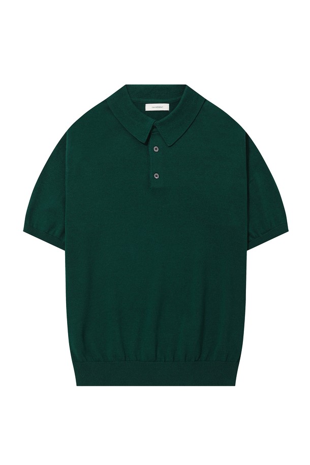 퓨어코튼 100 카라 니트 그린_그린라벨은 남녀 모두 착용 가능한 상의 니트/스웨터입니다. 봄, 여름 계절에 어울리는 베이직하고 클래식한 스타일로, 데이트룩과 카페룩에 매치하기 좋습니다. 퓨어 코튼 100% 소재로 제작되어 부드러운 촉감을 자랑하며, 레귤러 핏과 반소매 기장으로 편안하게 착용할 수 있습니다. 그린 컬러의 무지 디자인에 카라넥 디테일이 더해져 미니멀하면서도 세련된 분위기를 연출합니다. KOTITI 인증을 받은 친환경, 생분해성 소재로 제작되어 환경까지 생각한 제품입니다.
