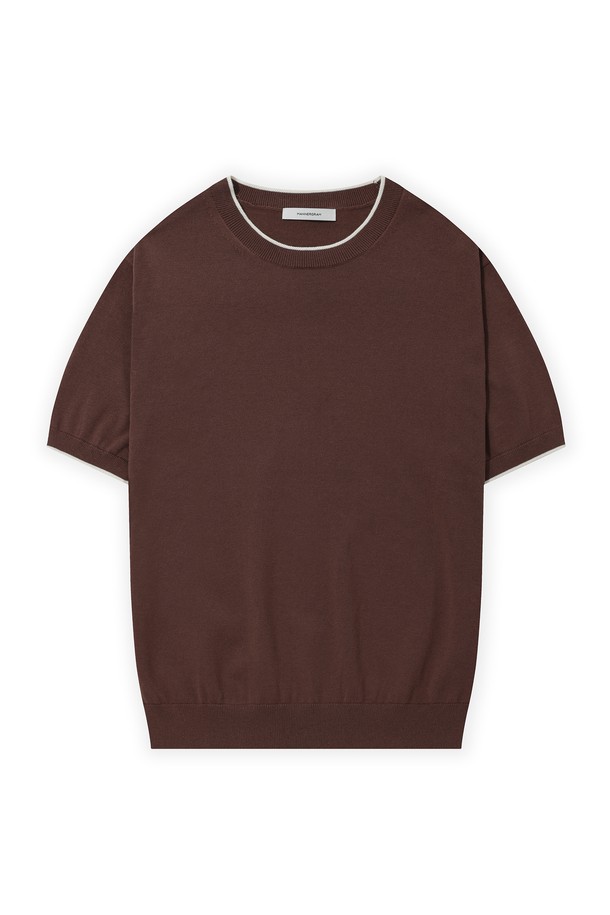 울트라파인 실켓 코튼 100% 소재의 브라운 컬러 라운드넥 니트입니다. 뛰어난 흡습성과 UV 차단(98.79%) 기능은 물론, 안티필링 4등급으로 제작되어 오랫동안 부드러운 촉감을 유지합니다. 봄, 여름 시즌에 적합하며 일상복으로 활용하기 좋은 남녀 공용 레귤러핏 반소매 제품입니다.
