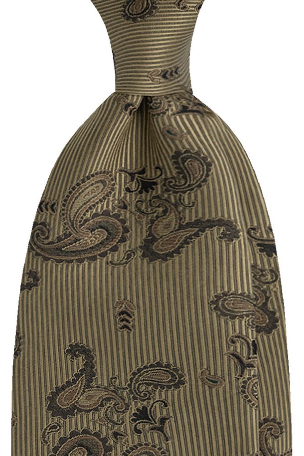 레트로 페이즐리 샴페인 넥타이는 클래식한 페이즐리 패턴과 세로 스트라이프 배경이 돋보이며, 실크 소재의 고급스러운 광택감이 특징입니다. 샴페인, 브라운 컬러의 조화와 레트로 무드가 정장 및 비즈니스 스타일에 세련된 포인트를 더합니다. 남성용으로 제작되었으며, 일반적인 두께로 편안하게 착용할 수 있습니다.
