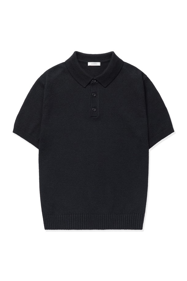 UPW 워셔블 코튼 폴로 반팔 니트는 봄, 여름 시즌에 데일리, 캐주얼, 비즈니스 캐주얼룩으로 활용하기 좋은 아이템입니다. 부드러운 촉감의 면, 폴리에스테르 혼방 소재로 제작되었으며, 워셔블 기능과 고밀도 편직, 링킹 스티치 공법으로 높은 품질과 구조적 안정성을 자랑합니다. 라이트 베이지, 모가도르 블루, 피콕 블루, 섀도우 그레이, 블랙 5가지 색상으로 만나보실 수 있습니다.
