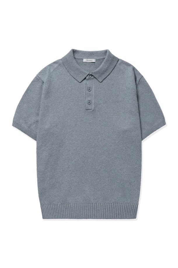 UPW 워셔블 코튼 폴로 반팔 니트는 면과 폴리에스터 혼방 소재로 제작되어 부드러운 촉감과 흡습, 통기성이 뛰어납니다. 슬림핏과 오버핏 두 가지 스타일로 출시되었으며, 라이트 베이지, 모가도르 블루, 피콕 블루, 섀도우 그레이, 블랙 5가지 색상으로 만나볼 수 있습니다. 2*2 싱글 고탄력 립조직과 링킹 스티치 봉제, 고밀도 편직으로 제작되어 높은 퀄리티를 자랑하며, 봄, 여름철 일상복 또는 캐주얼룩으로 연출하기 좋습니다.
