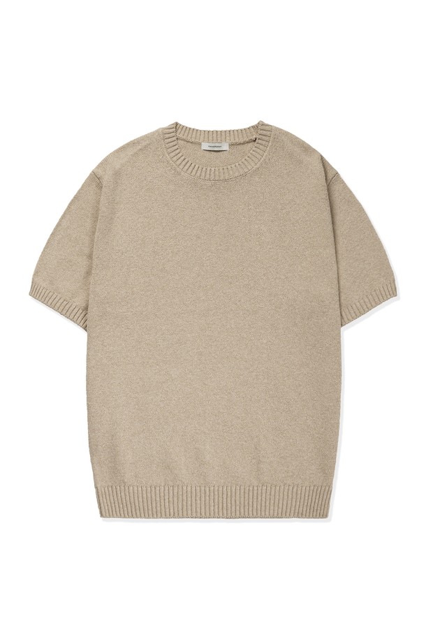 UPW 워셔블코튼 라운드 반팔니트는 봄, 여름 시즌에 적합한 공용 니트/스웨터입니다. 부드러운 면, 폴리에스테르 혼방 소재로 제작되었으며, 워셔블 기능이 있어 관리가 용이합니다. 오프화이트, 카메오블루, 리넨베이지, 다크그레이 4가지 색상으로 출시되었으며, 베이직하고 미니멀한 무드를 연출하기 좋습니다.
