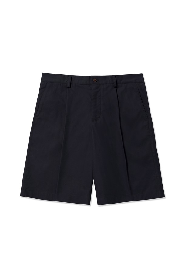 VANCET 원턱 버뮤다 하프팬츠 다크네이비는 부드러운 촉감의 면 소재로 제작되어 편안한 착용감을 선사합니다. 클래식하고 베이직한 스타일의 스트레이트핏으로, 일상에서 활용하기 좋은 아이템입니다. 원턱 디자인, YKK 지퍼, 립포켓, 고밀도 원단, 필링이 적은 특징을 갖춘 여름철 남성용 하프 팬츠입니다.
