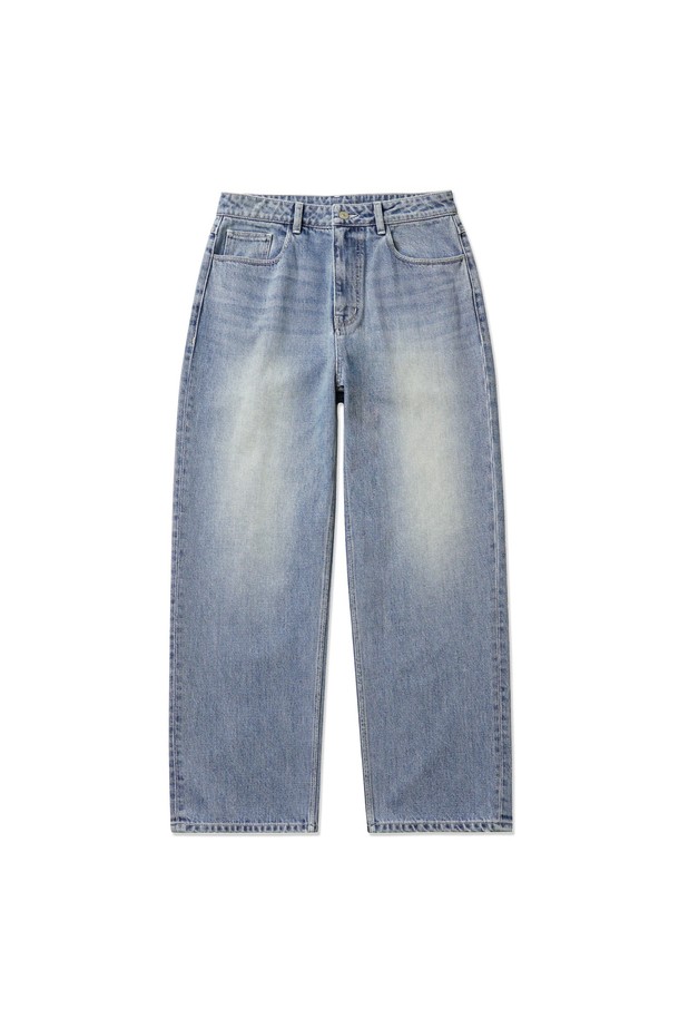 터키 이스쿠르 스트레이트 파이브포켓 데님팬츠는 남성용으로, 부드러운 촉감의 13.5온스 두께 면 소재로 제작되었습니다. 라이트블루 컬러에 빈티지 워싱이 더해져 캐주얼하면서도 베이직한 스타일을 연출하며, 릴렉스핏 스트레이트 핏으로 편안한 착용감을 제공합니다. 5포켓 디자인과 YKK 지퍼, 체인스티치 디테일이 특징이며, 사계절 내내 활용하기 좋은 긴 기장의 데님팬츠입니다.
