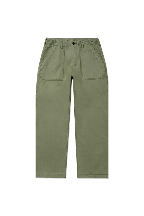 1950 클래식 로드사이드 퍼티그 팬츠 올리브는 1950년대 밀리터리웨어에서 영감을 받아 제작된 남성용 퍼티그 팬츠입니다. 부드러운 촉감의 면 소재로 제작되었으며, 봄, 가을에 입기 적합합니다. 올리브, 라이트 베이지, 베이지, 네이비 색상으로 출시되었으며, 레귤러핏과 릴랙스핏으로 편안하게 착용 가능합니다. 바이오워싱 처리, 혼 버튼, YKK 지퍼, 더블 스티치 구조, 4포켓 디자인으로 특징을 더했습니다. 출근룩, 가을 나들이룩, 클래식, 미니멀, 워크웨어 스타일을 즐기는 분들께 추천합니다.
