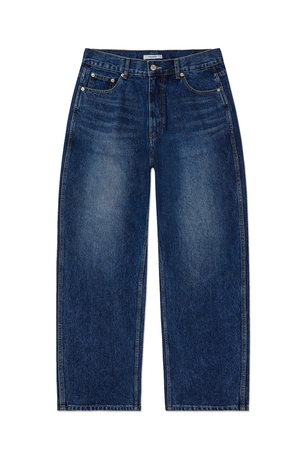 페이드 파이브포켓 데님팬츠 레귤러핏_FIT5 미디움블루는 베이직하고 캐주얼한 스타일을 선호하는 분들을 위한 사계절용 데님 팬츠입니다. 12.5온스 데님 소재에 자연스러운 워싱 가공을 더해 부드러운 촉감을 선사하며, 5포켓 디자인으로 실용성을 높였습니다. 핏은 레귤러핏으로 제작되어 편안한 착용감을 제공하며, 데이트룩, 출근룩 등 다양한 TPO에 활용 가능합니다. 미니멀하고 클래식한 스타일을 연출하기에 좋은 아이템입니다. 클린한 실루엣으로 어떤 상의와도 쉽게 매치하여 멋스러운 룩을 완성할 수 있습니다.
