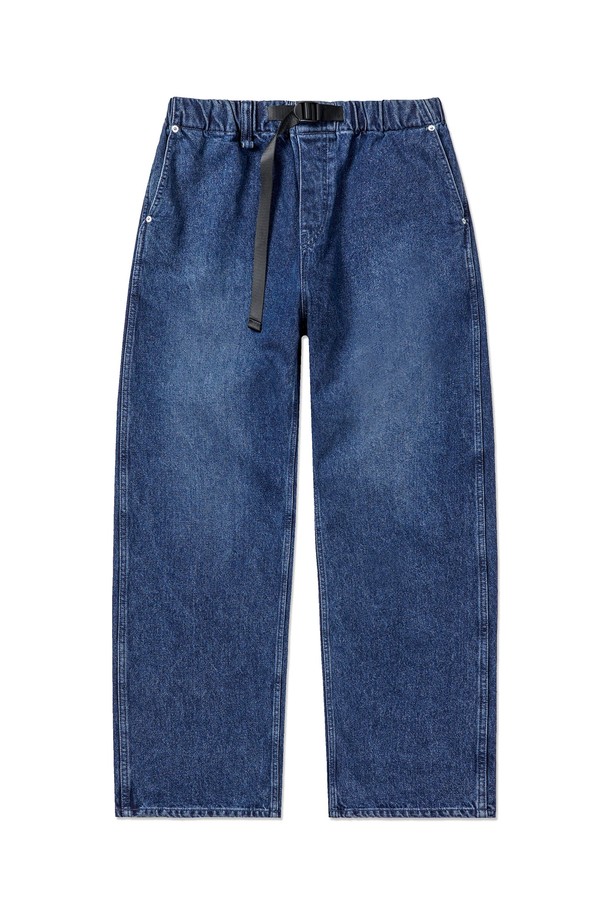 미디엄블루 컬러의 밴딩 스트레이트 데님 팬츠입니다. 루즈핏으로 편안한 착용감을 선사하며, 허리 사이즈 조절이 가능합니다. 12.5oz 데님 소재로 제작되어 내추럴한 워싱과 뻣뻣한 촉감이 특징입니다. 출근룩과 데이트룩은 물론, 캐주얼, 미니멀, 클래식 스타일 모두 소화 가능한 활용도 높은 아이템입니다. 스트레이트 포켓 디자인으로 실용성을 더했습니다.
