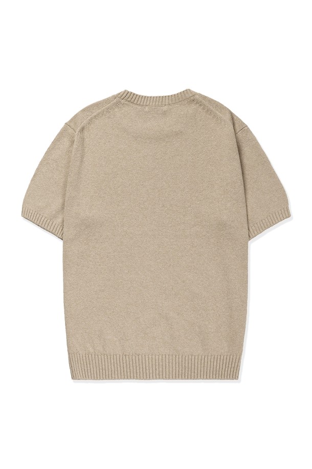 UPW 워셔블코튼 라운드 반팔니트는 봄, 여름 시즌에 적합한 공용 니트/스웨터입니다. 부드러운 면, 폴리에스테르 혼방 소재로 제작되었으며, 워셔블 기능이 있어 관리가 용이합니다. 오프화이트, 카메오블루, 리넨베이지, 다크그레이 4가지 색상으로 출시되었으며, 베이직하고 미니멀한 무드를 연출하기 좋습니다.
