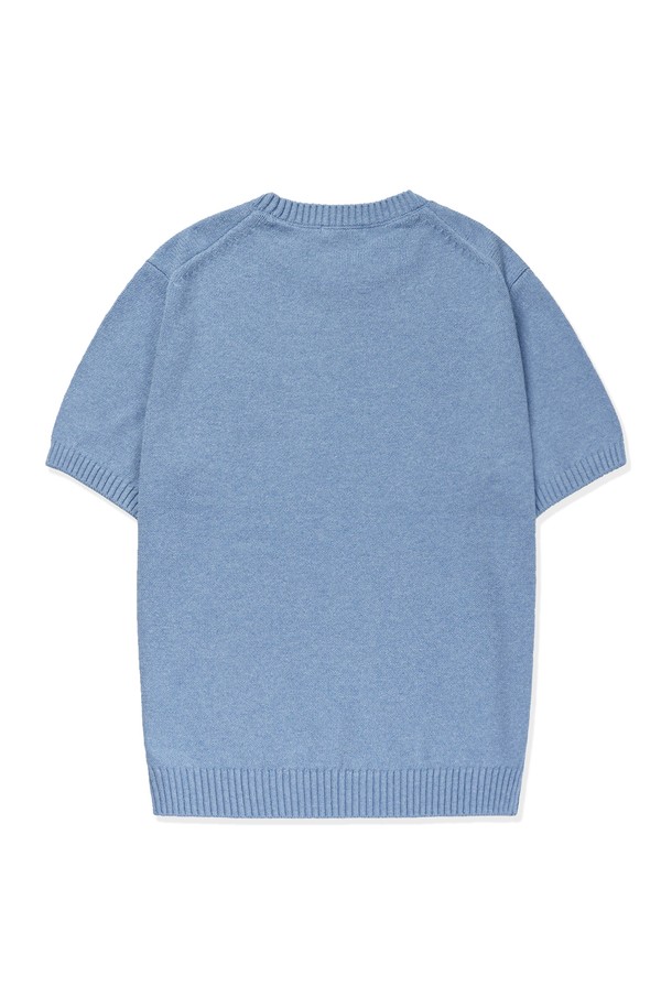 UPW 워셔블 코튼 라운드 반팔 니트는 고밀도 니팅과 링킹 스티치 마감으로 제작되어 형태 유지력이 우수하며, 높은 신축성으로 편안한 착용감을 제공합니다. 베이직하고 미니멀한 디자인으로 일상에서 활용하기 좋으며, 오프화이트, 라이트 카메오 블루, 베이지, 다크그레이 4가지 색상으로 출시되었습니다. 워셔블 기능이 있어 관리가 용이하고, 부드러운 면과 폴리에스테르 혼방 소재로 봄, 여름 시즌에 적합한 레귤러핏 라운드넥 반팔 니트입니다.
