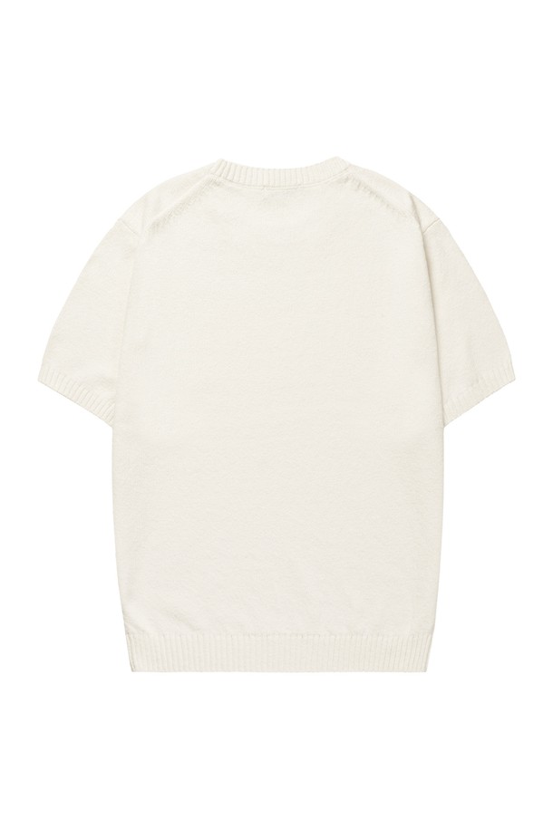 UPW 워셔블코튼 라운드 반팔니트는 사계절 내내 활용 가능한 베이직하고 미니멀한 스타일의 공용 니트입니다. 부드러운 워셔블 면, 폴리에스테르 혼방 소재로 제작되었으며, 오프화이트, 라이트 카멜 베이지, 블루, 다크그레이 4가지 색상으로 제공됩니다. 고밀도 니팅 구조와 링킹 스티치 방식으로 제작되어 높은 회복 탄력성을 자랑하며, 실풀림과 필링 방지 마감으로 오래도록 깔끔하게 입을 수 있습니다.
