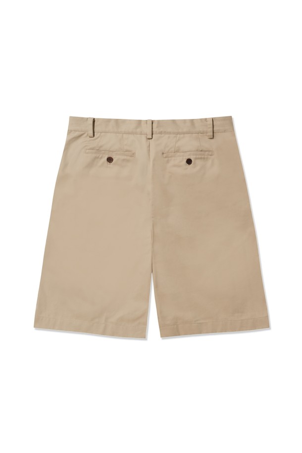 VANCET 원턱 버뮤다 하프팬츠는 부드러운 촉감과 실크같은 텍스처를 자랑하는 남성용 여름 바지입니다. 라이트베이지 컬러의 무지 디자인으로, 클래식하면서도 미니멀한 스타일을 연출하며, 하프 기장과 스트레이트 핏으로 편안함을 더했습니다. 고밀도 트윌 원단과 필링이 적은 컴팩트 원사를 사용하여 내구성을 높였으며, YKK 지퍼와 원턱 디자인으로 완성도를 높였습니다.
