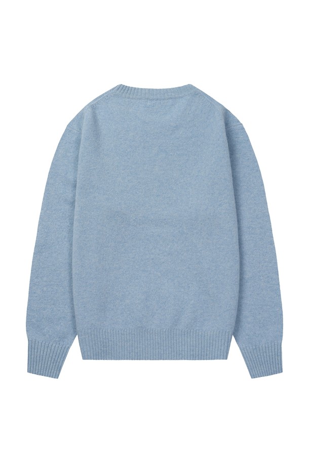 쉐기독 엑스트라파인 메리노울 100 소프트 라운드 니트_9color는 부드러운 촉감과 따뜻함을 선사하는 여성 및 남성용 니트 스웨터입니다. 엑스트라파인 메리노울 100% 소재로 제작되어 뛰어난 보온성을 자랑하며, 브러싱 가공 처리를 통해 풍성한 헤어라인 텍스처를 느끼실 수 있습니다. 라운드넥 디자인에 레귤러핏과 오버핏으로 다양한 스타일 연출이 가능하며, 가을, 겨울 시즌 데일리룩, 오피스룩, 모임룩 등 TPO에 맞춰 활용하기 좋습니다. 베이직하고 클래식한 디자인으로 미니멀, 캐주얼 스타일을 즐기는 분들께 추천하며, 크림, 라이트그레이, 더스트베이지 등 9가지 다채로운 컬러 옵션을 제공합니다. 2x2 싱글 하이 엘라스틱 립조직으로 제작되어 편안한 착용감을 선사합니다.
