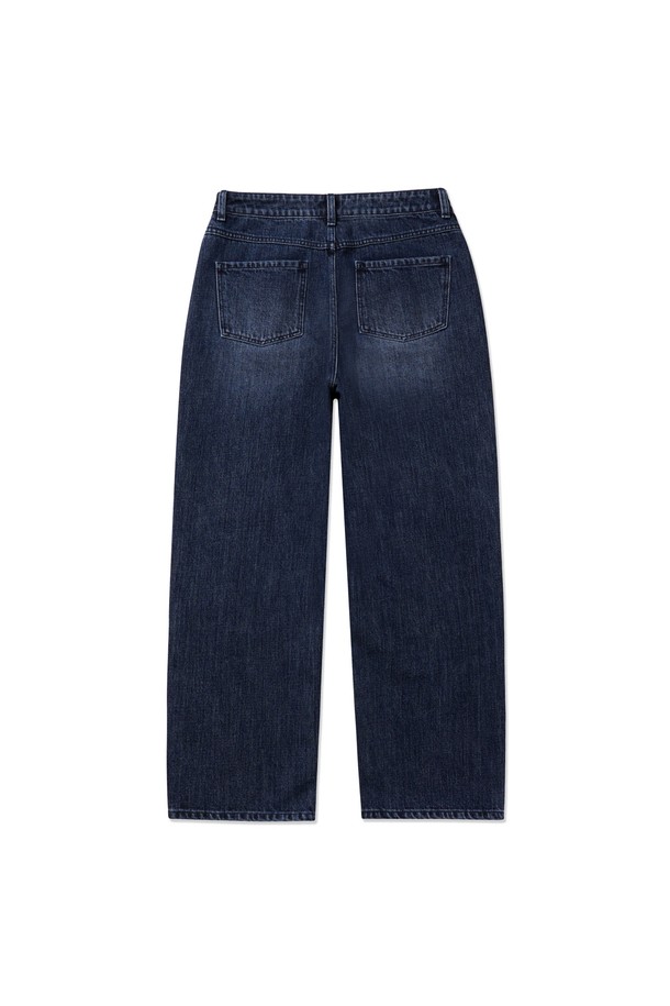 터키 이스쿠르 스트레이트 파이브포켓 데님 팬츠는 남성용 데님 팬츠로, 미디엄 블루 컬러의 베이직하고 캐주얼한 스타일을 연출합니다. 13.5 온스 고밀도 면 소재로 제작되어 부드러운 촉감과 두꺼운 두께감을 자랑하며, 4계절 내내 착용 가능합니다. 릴랙스핏과 레귤러핏을 모두 느낄 수 있는 스트레이트 핏에 5포켓 디자인, YKK 지퍼, 체인스티치 마감, 빈티지 워싱 디테일을 더해 고급스러운 퀄리티를 제공합니다.
