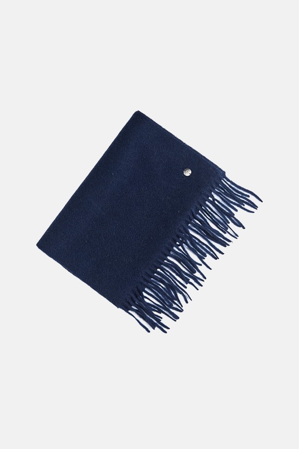 베이직 울 머플러 그리웰은 부드러운 울 소재로 제작되어 가을, 겨울철 따뜻함을 선사하는 머플러입니다. 무지 디자인과 태슬 장식으로 클래식하고 베이직한 스타일을 연출하며, 데이트룩, 출근룩, 연말 모임룩 등 다양한 TPO에 활용 가능합니다. 오프화이트, 베이지, 핑크, 블루, 브라운, 다크 브라운, 그레이, 네이비, 블랙 9가지 다채로운 컬러로 출시되어 폭넓은 선택지를 제공합니다. 두꺼운 두께감으로 보온성을 높였으며, 핸드메이드 선물 포장으로 소중한 사람에게 마음을 전하기 좋습니다. 미니멀, 캐주얼 룩에도 잘 어울려 스타일리시하게 연출할 수 있습니다.
