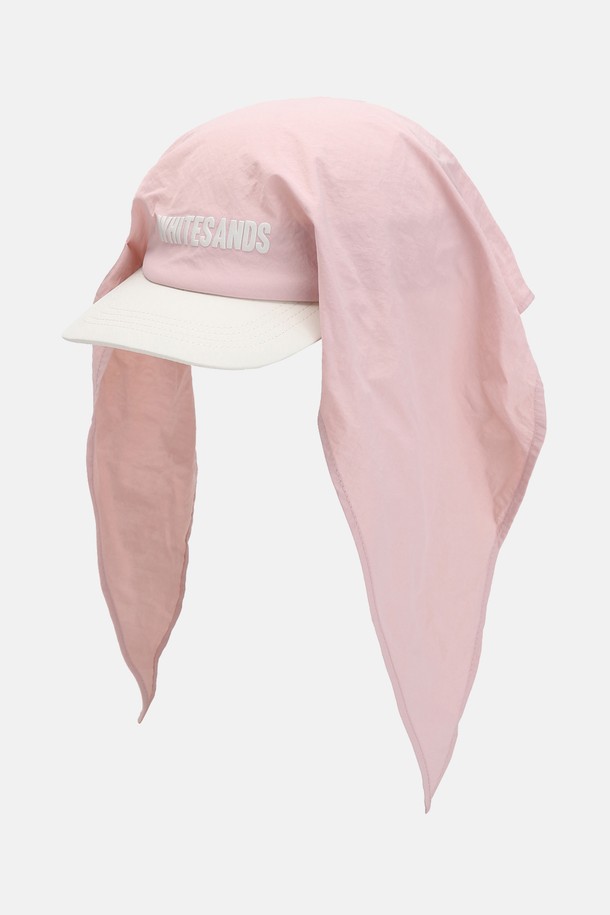 워셔블 반다나 캡 키즈 볼로스는 자외선 차단 기능과 가벼운 착용감으로 야외 활동에 적합한 키즈용 모자입니다. 나일론 소재와 엠보싱 프린트, 투톤 컬러 디자인으로 멋스러움을 더하며, 4cm의 모자 깊이와 5.5cm의 챙 넓이로 편안함과 스타일을 모두 갖췄습니다. 베이지 핑크, 퍼플, 차콜 3가지 색상으로 출시되었으며, 4-7세 아이들이 착용 가능하고 목 부분 햇빛 가리개가 있어 더욱 실용적입니다.
