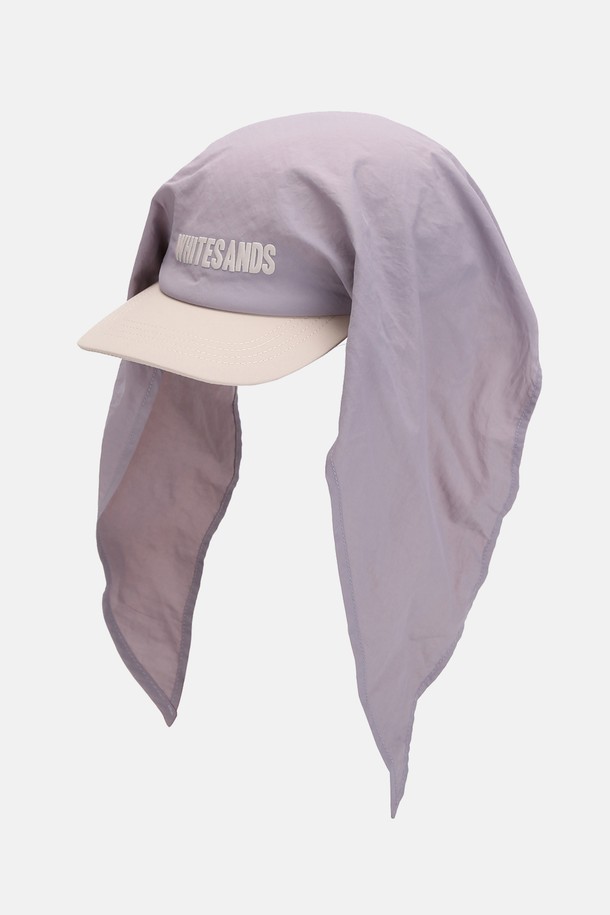 워셔블 반다나 캡 키즈 볼로스 (4 colors)는 나일론 소재로 제작되어 봄, 여름철 자외선으로부터 아이들의 피부를 보호해주는 키즈용 반다나 캡입니다. 엠보싱 프린트 로고 디자인과 투톤 컬러, 넥가드, 사이즈 조절 기능으로 스타일과 실용성을 모두 갖추었으며, 베이지 핑크, 퍼플 차콜 등 4가지 다채로운 색상으로 만나볼 수 있습니다. 모자 깊이 4cm, 챙 넓이 5.5cm로 아이들에게 편안한 착용감을 제공하며, 가볍고 방수 기능까지 더해져 일상생활과 야외활동에 적합합니다.
