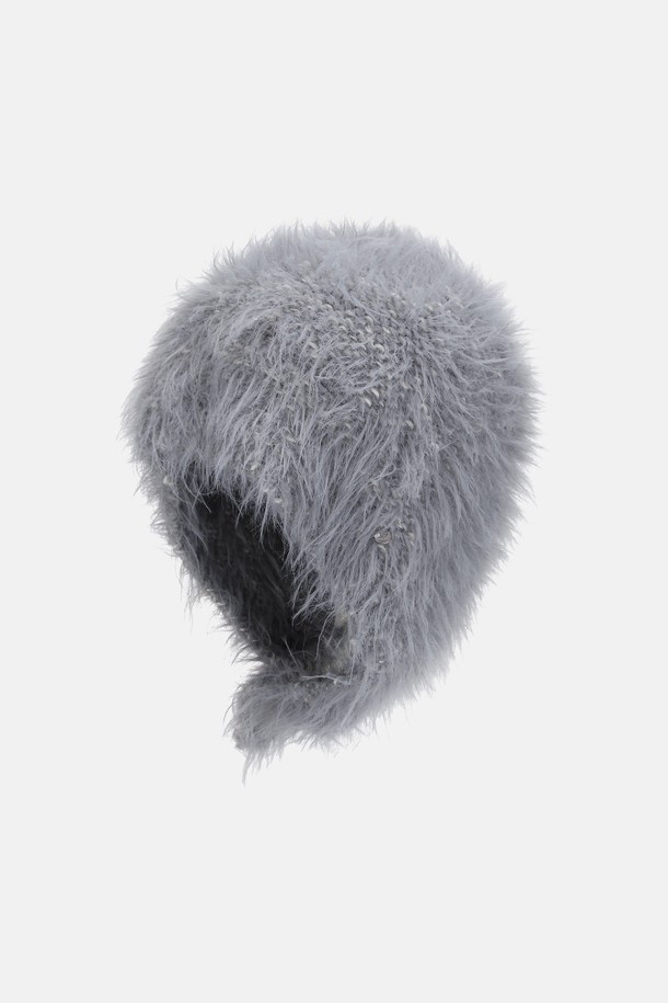 헤어리 숏 바라클라바 타르사 (4 colors)는 겨울철 데일리룩에 미니멀, 클래식, 캐주얼 스타일을 더해줄 바라클라바입니다. 면, 아크릴, 폴리에스터, 폴리우레탄, 금속사가 혼방된 부드러운 소재로 제작되어 포근한 착용감을 선사합니다. 27cm의 모자 깊이와 턱끈, 단추를 이용한 사이즈 조절 기능으로 편안하게 착용할 수 있으며, 골드 메탈사가 은은하게 빛나는 금속 참 장식이 돋보입니다. 바라클라바와 비니 두 가지 스타일로 연출 가능하며, 블랙, 베이지, 그레이, 애쉬퍼플 4가지 색상으로 만나보세요.
