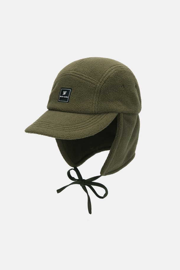 그린라벨 플리스 이어머프 캠프캡 엘부르 (4 colors)는 부드러운 플리스 소재에 깊은 모자 깊이와 중간 챙넓이를 가진 캠프캡입니다. 톤온톤 무지 디자인으로 캐주얼, 고프코어, 미니멀 스타일을 연출하기 좋습니다. 겨울철 보온과 방한 기능을 제공하며, 특히 귀덮개가 부착되어 더욱 따뜻하게 착용할 수 있습니다. 캠핑룩, 등산룩 등 아웃도어 활동에 활용하기 좋으며, 그린을 포함한 4가지 다채로운 색상으로 만나보세요.
