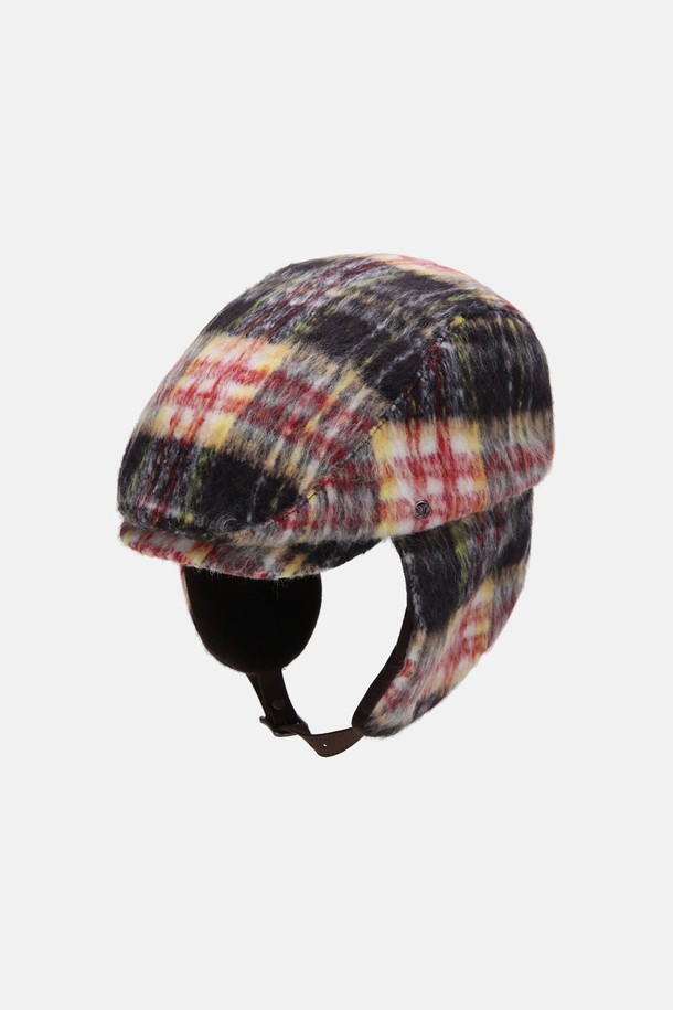 울혼방 타탄 체크 귀달이 헌팅캡 투르느는 가을, 겨울철 따뜻함과 스타일을 동시에 잡을 수 있는 모자입니다. 울혼방 소재로 제작되어 부드러운 촉감과 뛰어난 보온성을 제공하며, 귀달이 디자인으로 한겨울 추위에도 끄떡없습니다. 클래식, 캐주얼, 미니멀 등 다양한 스타일 연출이 가능하며, 출근룩이나 연말 모임룩에 포인트를 더할 수 있습니다. 4가지 멀티 컬러로 출시되어 취향에 맞는 색상을 선택할 수 있는 실용적인 헌팅캡입니다. 타탄 체크 패턴이 돋보이는 디자인으로, 개성 있는 스타일을 완성해보세요.
