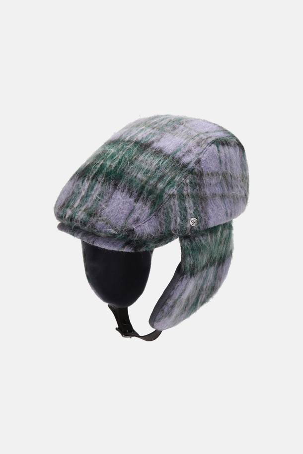 울혼방 타탄 체크 귀달이 헌팅캡 투르느(4 colors)는 가을, 겨울철 따뜻함과 스타일을 동시에 잡을 수 있는 모자입니다. 울혼방 소재로 제작되어 부드러운 촉감과 뛰어난 보온성을 제공하며, 중간 깊이의 모자 깊이와 중간 챙 넓이로 편안한 착용감을 선사합니다. 클래식, 캐주얼, 미니멀 스타일 모두 소화 가능하며, 특히 출근룩에 잘 어울립니다. 4가지 컬러 옵션으로 제공되어, 그레이 컬러 외에도 다양한 스타일 연출이 가능합니다. 타탄 체크 패턴과 귀달이 디자인이 만나 더욱 세련된 분위기를 연출합니다.
