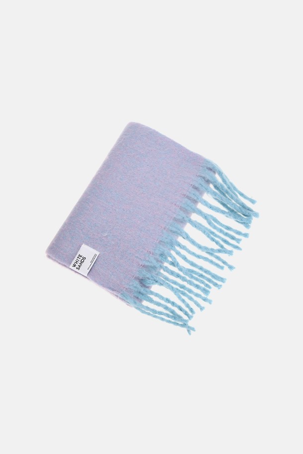 투톤 컬러믹스 머플러 로이카는 부드러운 울 소재로 제작되어 가을과 겨울, 쌀쌀한 날씨에 따뜻하게 착용하기 좋습니다. 넉넉한 길이감과 두꺼운 두께로 보온성을 높였으며, 퍼플과 베이지 컬러의 조화가 세련된 투톤 디자인을 연출합니다. 클래식, 미니멀, 캐주얼 등 다양한 스타일과 매치하기 용이하며, 출근룩이나 모임룩에 포인트를 더할 수 있습니다. 무지 디자인으로 유행을 타지 않고 오래도록 활용할 수 있는 머플러입니다.
