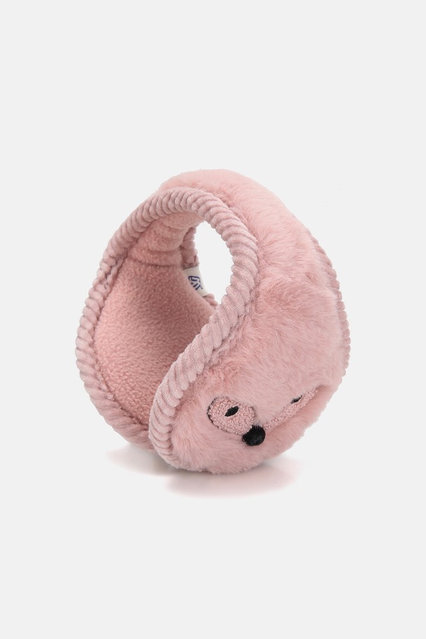 방한 퍼 페넥폭스 귀마개 키즈 오티스는 겨울철 추위로부터 아이들의 귀를 따뜻하게 보호해주는 방한 귀마개입니다. 부드러운 퍼 소재로 제작되어 뛰어난 촉감과 보온성을 제공하며, 페넥폭스 디자인으로 귀여움을 더했습니다. 블랙, 핑크 2가지 색상으로 출시되어 아이의 스타일에 맞춰 선택할 수 있습니다. 캐주얼, 미니멀, 클래식 등 다양한 스타일의 산책룩에 매치하여 포근하고 스타일리시한 겨울 패션을 연출해보세요.
