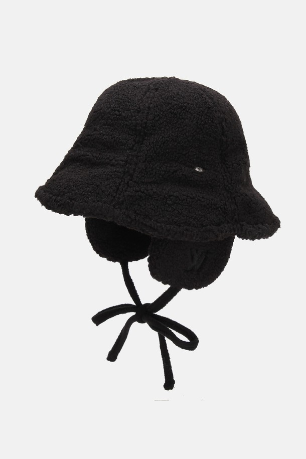 **튤립 탈착 귀달이 햇 벨루오 (4 colors)**

부드러운 촉감과 따뜻함을 선사하는 튤립 탈착 귀달이 햇 벨루오입니다. 넉넉한 두께감과 기모 안감으로 가을, 겨울철 보온성을 높여줍니다. 애쉬 모카, 세이지 그린, 블랙 3가지 색상으로 출시되어 다양한 스타일 연출이 가능하며, 일상, 산책룩, 캠핑룩 등 어떤 TPO에도 잘 어울립니다. 귀달이 디자인으로 포근함을 더하고, 사이즈 조절 기능으로 편안한 착용감을 제공합니다. 캐주얼, 미니멀, 클래식 스타일을 즐겨 입는 분들께 추천합니다.
