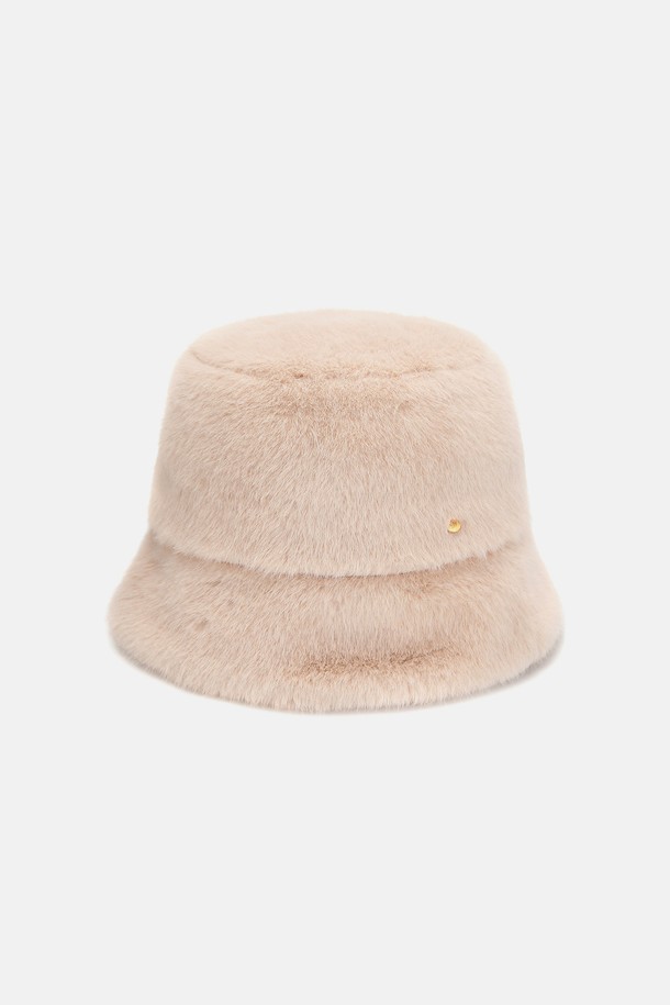 울 혼방 에코퍼 버킷햇 오셀라 (4 colors)는 부드러운 촉감과 깊은 모자 깊이로 포근함을 선사하는 여성용 버킷햇입니다. 울과 에코퍼 소재의 조화로 가을, 겨울철 보온성을 높였으며, 무지 디자인에 에코퍼 장식이 더해져 클래식, 미니멀, 캐주얼 룩에 모두 잘 어울립니다. 베이지, 블랙, 브라운, 화이트 4가지 컬러로 출시되어 다양한 스타일을 연출할 수 있습니다. 산책룩이나 출근룩에 포인트를 더하여 세련된 분위기를 연출해 보세요.
