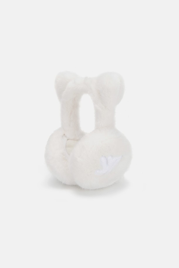 따뜻함과 스타일을 모두 갖춘 '퍼' 접이식 귀마개 키즈 마르티 (4 colors)입니다. 부드러운 폴리에스터 소재와 두꺼운 두께로 제작되어 겨울철에도 뛰어난 보온성을 제공합니다. 귀 전체를 감싸는 구조로 찬바람으로부터 아이들의 귀를 안전하게 보호하며, 4-7세 아이들에게 적합합니다. '키즈' 심볼 '부클' 자수 포인트가 귀엽게 돋보이며, 접이식 디자인으로 휴대와 보관이 용이합니다. 오프화이트 베이지, 차콜, 블랙 3가지 세련된 컬러로 출시되어, 캐주얼, 클래식, 미니멀 스타일 모두에 잘 어울립니다.
