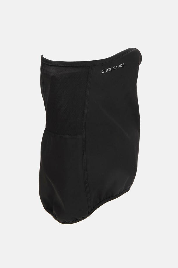 그린라벨 방한 UV 프로텍션 안면 마스크 아르반은 골프, 하이킹, 러닝, 캠핑 등 다양한 야외 활동에 적합한 겨울용 마스크입니다. 폴리에스테르와 폴리우레탄 혼방 소재로 제작되어 뛰어난 신축성과 보온성을 제공하며, UPF50+ 자외선 차단 기능으로 피부를 보호합니다. 내부 플리스 안감과 메쉬 통기 시스템으로 따뜻함과 쾌적함을 동시에 느낄 수 있으며, 4방향 스트레치 기능으로 편안한 착용감을 선사합니다. 조절 가능한 후면 스트랩을 통해 얼굴에 맞게 밀착하여 착용 가능하며, 온도상승효과 +2°C로 보온성을 높였습니다. 스포티, 고프코어, 미니멀 스타일의 러닝룩, 캠핑룩, 골프룩에 잘 어울립니다.
