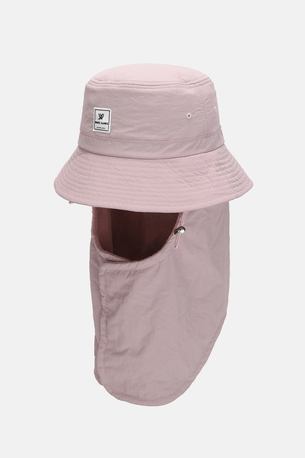 그린라벨 탈착 워머 방한 버킷햇 페르마 (4 colors)는 겨울, 가을 시즌에 착용하기 좋은 모자입니다. 깊은 모자 깊이와 부드러운 촉감의 나일론 소재로 제작되어 편안한 착용감을 선사합니다. 무지 디자인에 탈착 가능한 워머가 있어 방한 및 보온 기능을 제공하며, 사이즈 조절이 가능합니다. 캠핑룩, 캐주얼, 미니멀, 클래식 스타일 연출에 활용하기 좋습니다. 그린 및 멀티 컬러를 포함한 4가지 색상으로 출시되었습니다.
