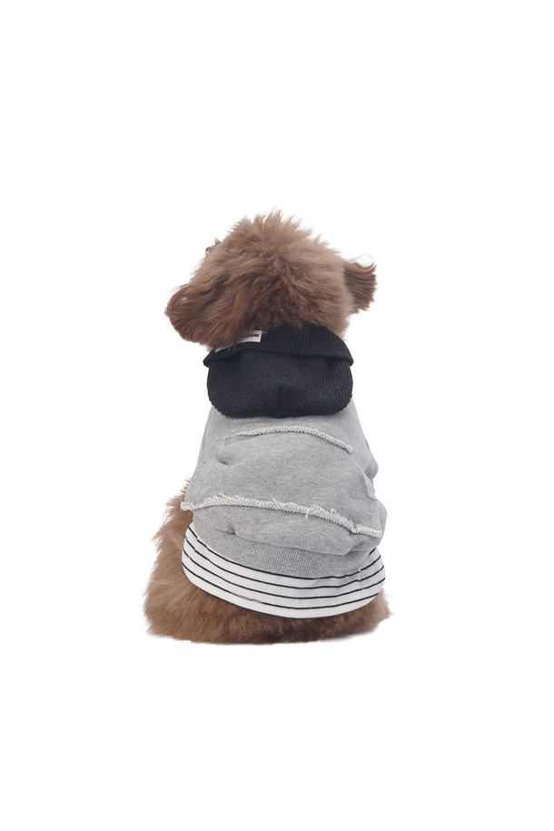 빈티지한 무드의 디스트레스드 디테일이 돋보이는 Gray 컬러 Wave Beanie Sweatshirt입니다. 면 소재로 제작되어 부드러운 촉감을 자랑하며, 비니 스타일의 후드가 특징입니다. 봄, 가을, 겨울철 단독 또는 레이어드하여 일상복으로 활용하기 좋고, 반려동물과 함께 착용 가능한 레귤러 핏의 긴소매 후드티로 보온성을 제공합니다.
