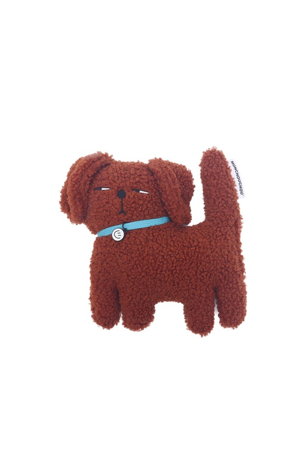 Hekhek-e (헤크헤크-이)는 반려동물의 즐거운 놀이를 위한 수제작 장난감입니다. 부드러운 촉감의 폴리에스테르 소재로 제작되어 안전하며, 내부의 방울과 스퀴커가 소리를 내어 흥미를 유발합니다. 회색(Gray), 갈색(Brown), 흰색(White) 세 가지 색상으로 제공되며, 귀여운 귀 장식이 디자인에 포인트를 더합니다. 선물 포장으로 제공되어 특별한 날, 반려동물에게 감동을 선사하기 좋습니다. 공격적인 씹기에는 적합하지 않으니, 반드시 보호자의 감독 하에 사용해주세요.
