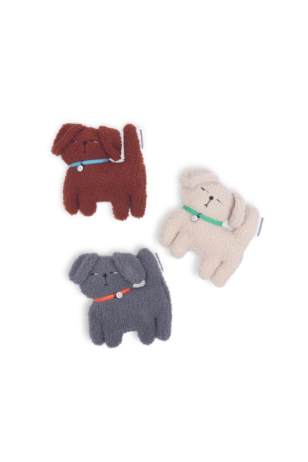 헤크헤크-이 (Hekhek-e)는 반려동물을 위한 캐주얼 스타일의 강아지 모양 인형입니다. 부드러운 극세사 소재로 제작되어 포근한 촉감을 선사하며, 무지 디자인에 목줄 장식이 더해져 귀여움을 더했습니다. 그레이 컬러로 어떤 톤의 아이템과도 잘 어울립니다. 일상생활에서 반려동물에게 즐거움을 선사할 수 있는 아이템입니다.
