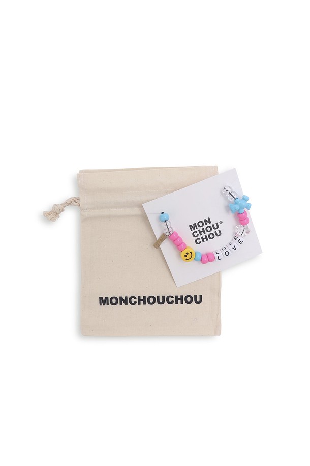 알록달록 비즈 장식이 돋보이는 Bubble Gum입니다. S, M, L 세 가지 사이즈로 출시되어 다양한 핏을 연출할 수 있으며, 패션 액세서리로 활용하여 개성 넘치는 스타일을 완성해보세요. 고급스러운 로고 패키지에 담겨 제공되며, 미사용 시 더스트백에 보관하여 더욱 오랫동안 즐길 수 있습니다. 비즈 소재 특성상 표면에 미세한 스크래치가 있을 수 있습니다.
