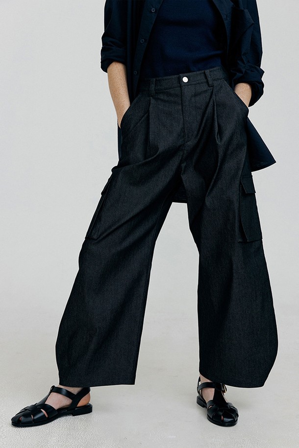 molliolli - 롱/미디팬츠 - LUCAS pocket detail round pants [black]