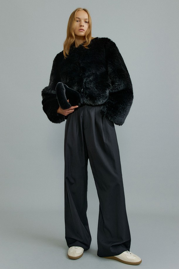 molliolli - 코트 - SUNNY cropped bulky fur jacket [black]