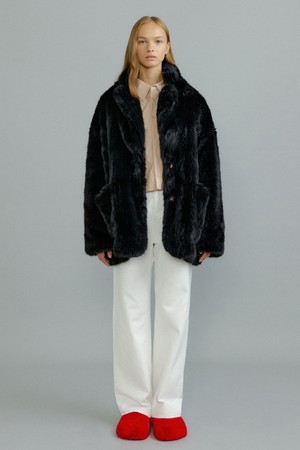 LIU textured fur coat [black]