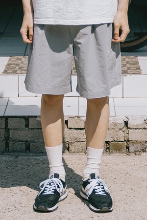 [KAPPY DESIGN] TWO TUCK WIDE HALF PANTS (LIGHT GRAY)