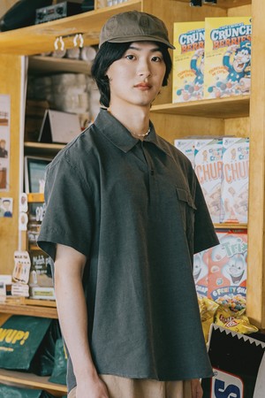 [KAPPY DESIGN] PIGMENT HENLEYNECK HALF SHIRT (CHARCOAL)