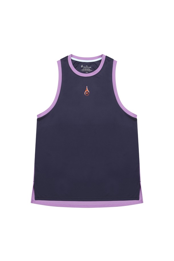 **[남성] 메인심볼 블록 메쉬 슬리브리스**

[남성] 메인심볼 블록 메쉬 슬리브리스는 러닝 및 트레이닝에 적합한 스포티 스타일의 민소매 상의입니다. 네이비 및 퍼플 컬러로 제공되며, 얇고 부드러운 폴리에스터/스판덱스 혼방 소재로 제작되어 흡습, 속건, 통기 기능이 뛰어납니다. 메쉬 소재와 밑단 트임 디테일이 활동성을 높여주며, 레귤러핏 라운드넥 디자인으로 편안한 착용감을 선사합니다.
