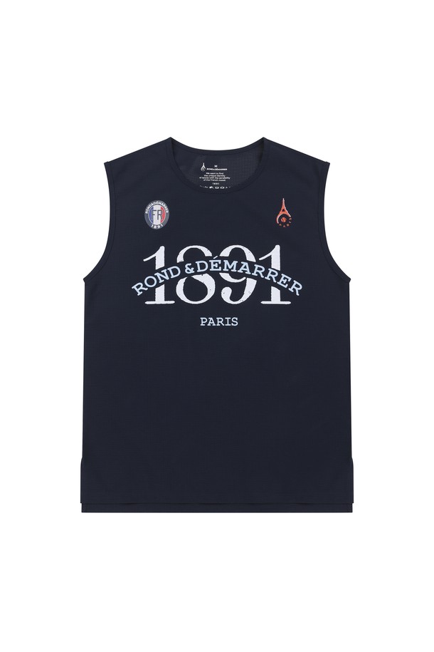 네이비 컬러의 남성 스포츠 기능성 아트웍 우븐 메쉬 슬리브리스 (1891 ver.)는 스포츠, 러닝, 트레이닝에 최적화된 제품입니다. 통기성이 뛰어난 메쉬 소재와 흡습 기능으로 쾌적함을 유지하며, 가볍고 부드러운 촉감이 특징입니다. 레귤러핏에 여유 있는 암홀, 밑단 트임이 있어 활동성을 높였으며, 스포티, 미니멀, 캐주얼 스타일을 연출할 수 있습니다.
