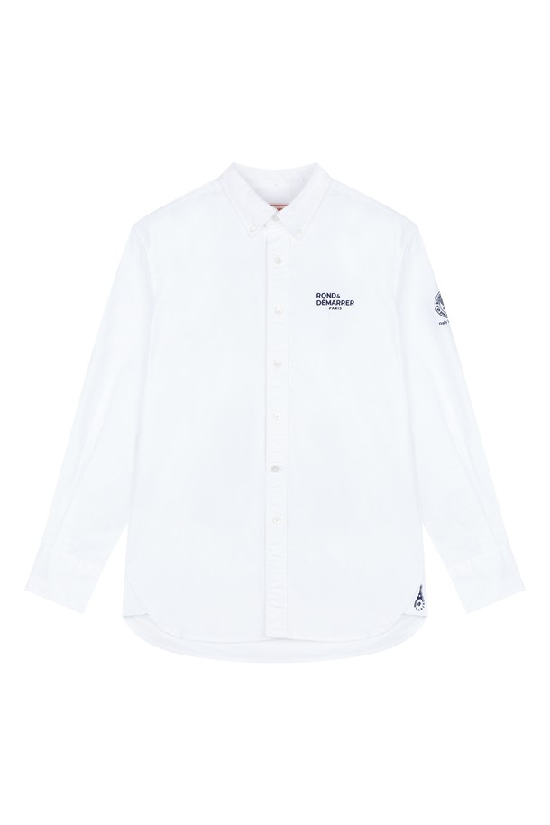 [남녀공용] 헤리티지 자수 옥스퍼드 셔츠는 부드러운 면 소재의 화이트 컬러 셔츠로, 클래식하고 베이직한 스타일을 추구하는 고객에게 적합합니다. 차이나칼라, 얇은 두께, 긴 소매와 레귤러핏으로 디자인되었으며, 옥스포드 원단과 자수 디테일, 루트감김 버튼, 고품질 버튼 구조가 특징입니다. 데이트룩, 오피스룩, 비즈니스 캐주얼 등 다양한 TPO에 미니멀하고 캐주얼한 분위기를 연출할 수 있습니다.
