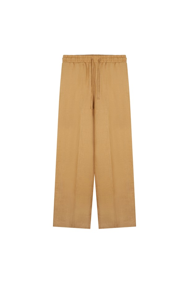 [남녀공용] 린넨 컴포트 와이드 팬츠는 부드러운 촉감의 프리미엄 린넨 소재로 제작되어 시원하고 편안한 착용감을 선사합니다. 베이직하고 캐주얼한 디자인에 루즈핏 와이드 실루엣으로, 다양한 상의와 매치하여 여행룩, 휴가룩 등 폭넓은 스타일을 연출할 수 있습니다. 통기성이 뛰어나고 밴딩 처리되어 편안하며, 카멜 컬러에 무지 패턴으로 미니멀, 클래식 무드를 더했습니다.
