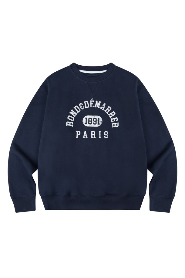 [남녀공용] PARIS 1891 컬리지 그래픽 맨투맨 (네이비)은 부드러운 면과 폴리에스테르 혼방 소재로 제작되어 포근한 착용감을 선사하며, 겨울철 데일리룩이나 집콕룩으로 활용하기 좋습니다. 두꺼운 두께감의 기모 안감은 보온성을 높이고, 릴랙스 핏으로 편안한 활동성을 보장합니다. 네이비 컬러 바탕에 화이트 컬러의 아치형 'PARIS 1891' 그래픽이 돋보이며, 리브 마감 처리된 소매단과 밑단이 깔끔한 핏을 완성하는 캐주얼 & 미니멀 스타일의 맨투맨입니다.

