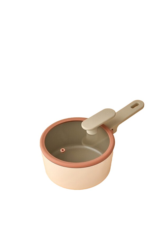 슈트브릭 IH 편수냄비 18cm (CAS1855IH)는 조리용으로 제작되었으며, 18cm 사이즈의 원형 형태입니다. 알루미늄 소재로 제작되어 열전도성이 뛰어나고, 베이지 및 브라운 색상으로 세련된 주방 분위기를 연출합니다.  IH 인덕션 사용이 가능하며, 손잡이가 부착되어 사용이 편리합니다.  논스틱 코팅으로 음식물이 눌어붙는 것을 방지하여 깔끔한 조리가 가능하며 내구성이 뛰어납니다.