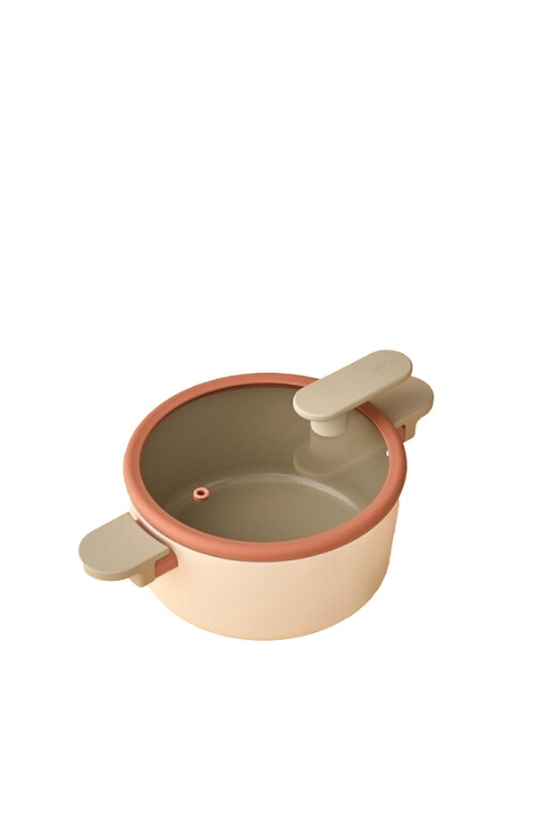 슈트브릭 IH 양수냄비 20cm (CAC2055IH)는 베이지와 브라운 컬러로, 주방 분위기를 은은하게 연출합니다. 20cm 사이즈로 다양한 요리에 활용 가능하며, 조리 시 편리한 양수 디자인과 내구성을 강화하여 오래 사용할 수 있습니다. IH 인덕션 사용이 가능하여 편리하고, 이중 손잡이로 안전성을 높였습니다. 슈트브릭만의 디자인으로 주방의 품격을 더해보세요.
